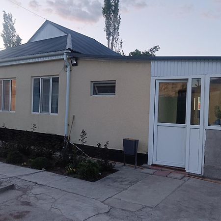 Guest House Lola Kochkor Εξωτερικό φωτογραφία