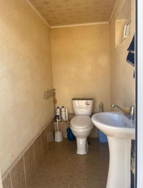 Guest House Lola Kochkor Εξωτερικό φωτογραφία